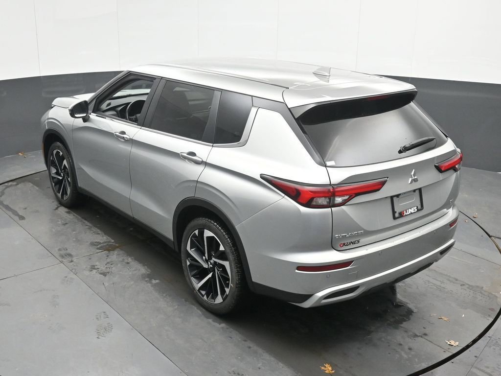 Used 2024 Mitsubishi Outlander SE image 42
