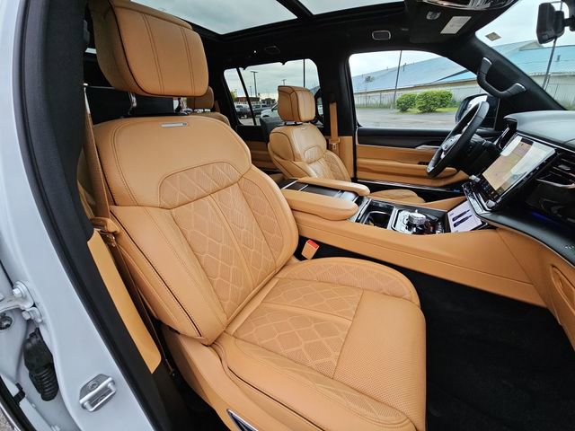 Used 2025 Jeep Grand Wagoneer Series III w/ Rear Seat Video Group 1 AWD/4WD image 30