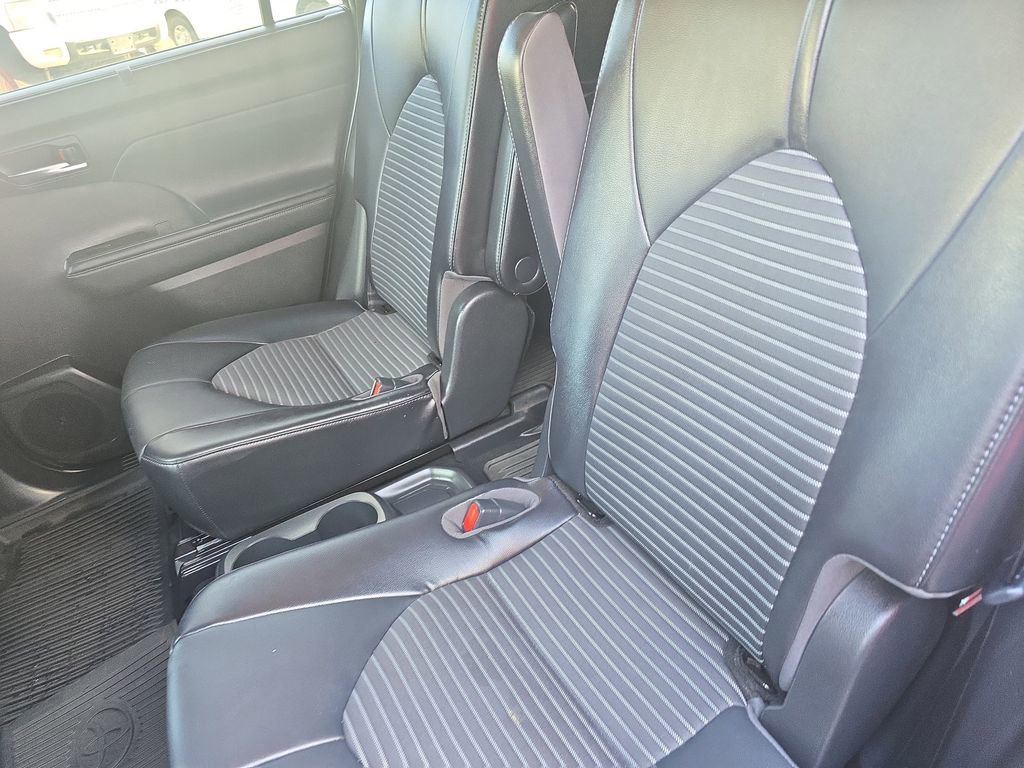 Used 2021 Toyota Highlander XSE FWD image 14