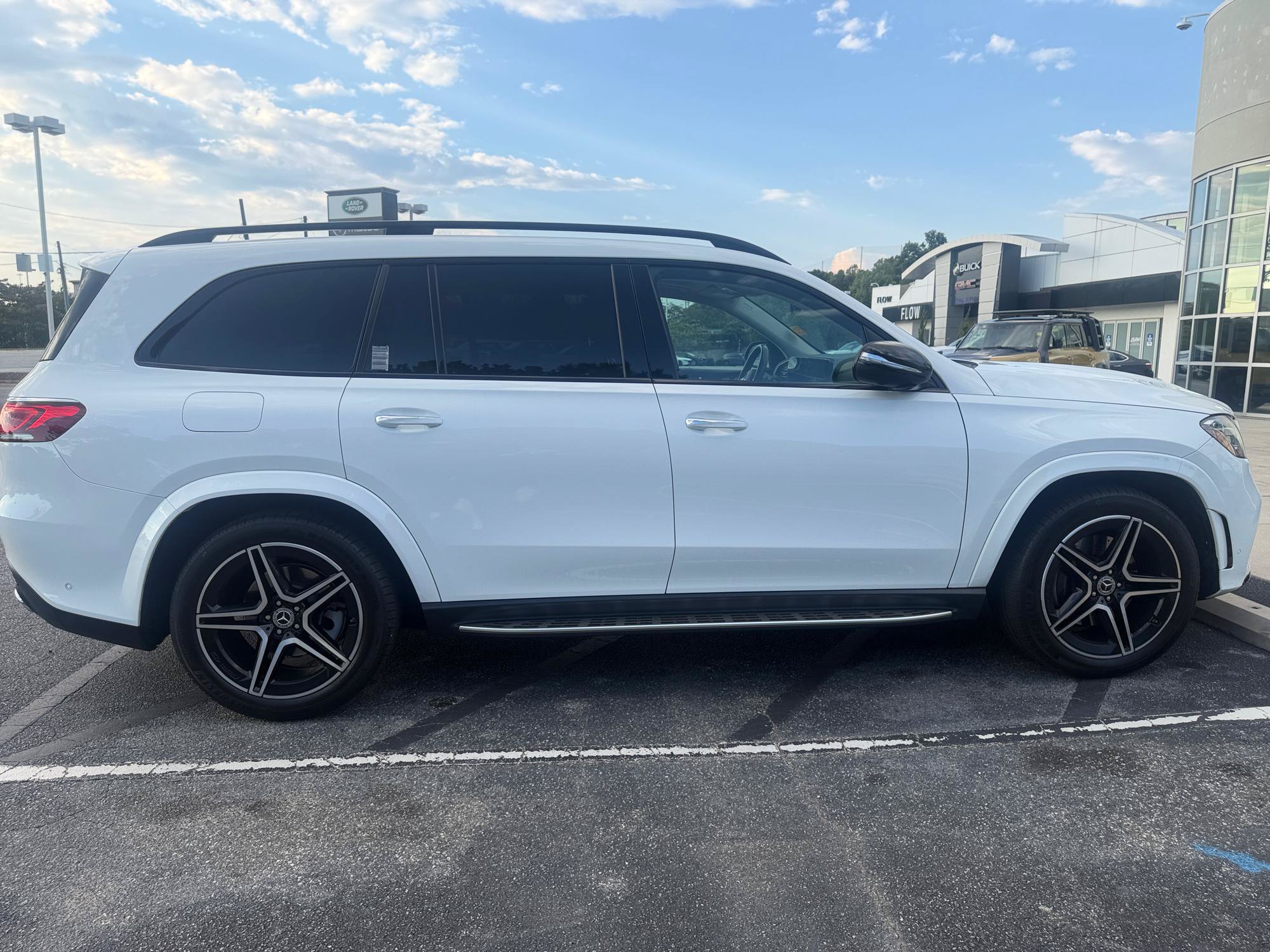 Used 2022 Mercedes-Benz GLS 450 4MATIC image 10