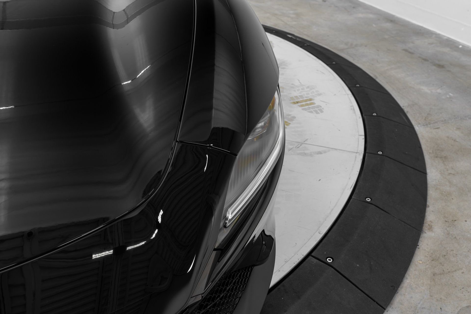 Certified 2025 Ferrari Roma Spider RWD image 48