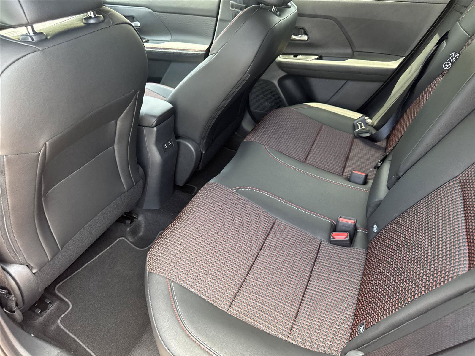 New 2026 Nissan Kicks SR AWD/4WD image 29