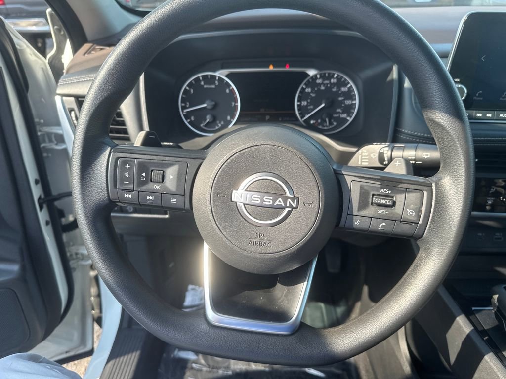 Used 2023 Nissan Rogue S image 17