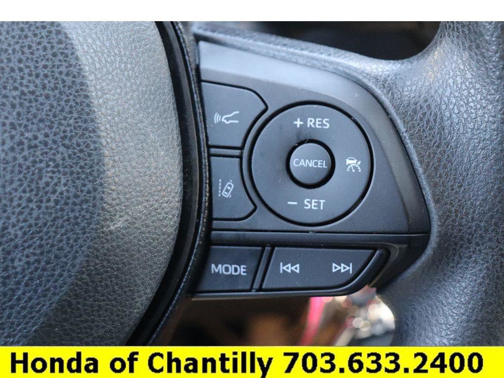 Used 2021 Toyota RAV4 LE image 12