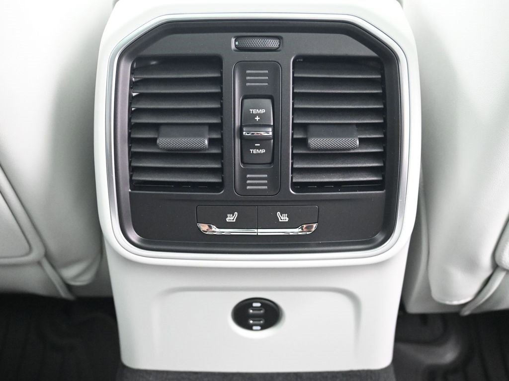 New 2026 Porsche Macan image 8