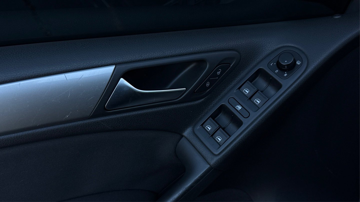 Used 2012 Volkswagen Golf TDI image 30