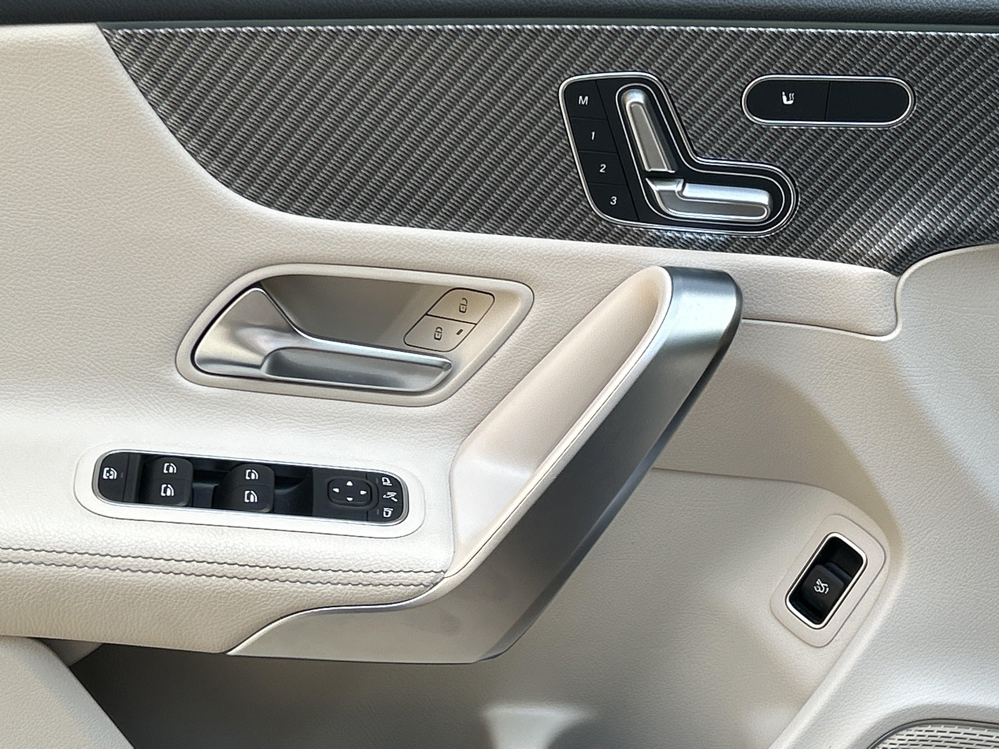 Certified 2024 Mercedes-Benz CLA 250 4MATIC image 16