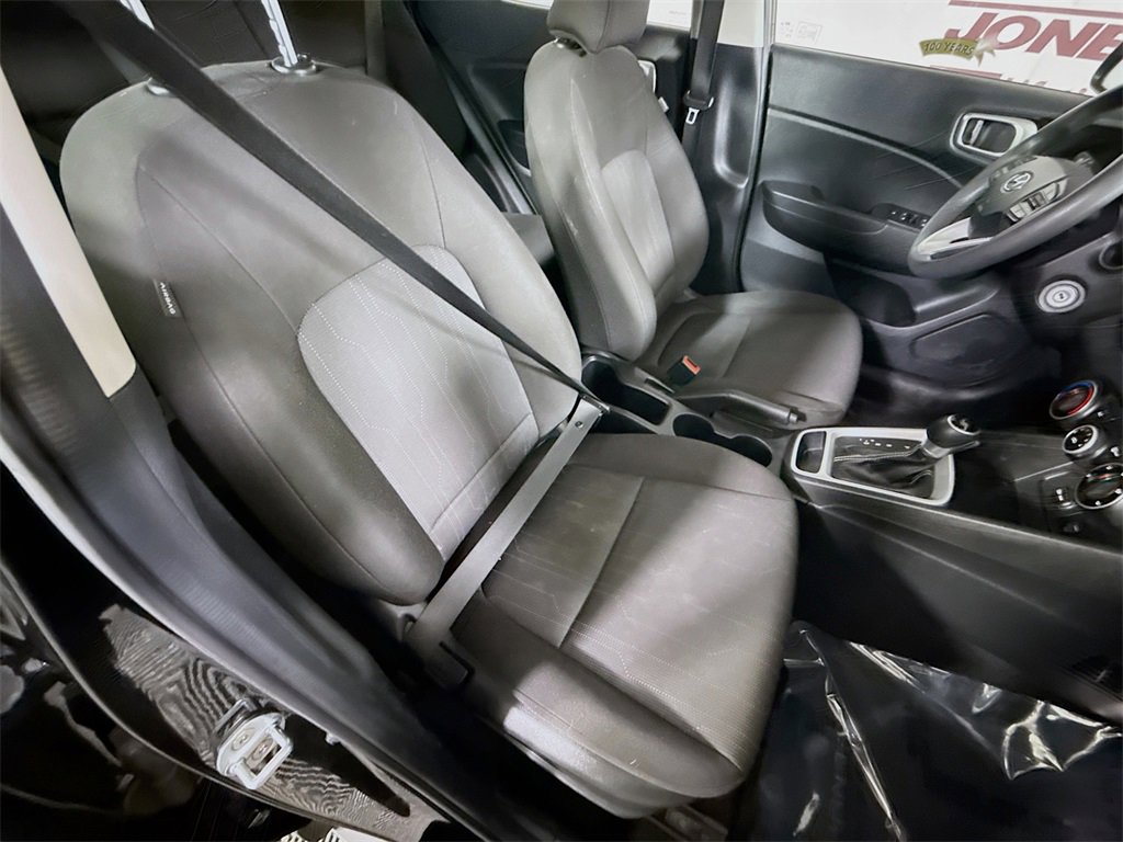 Used 2020 Hyundai Venue SE image 28