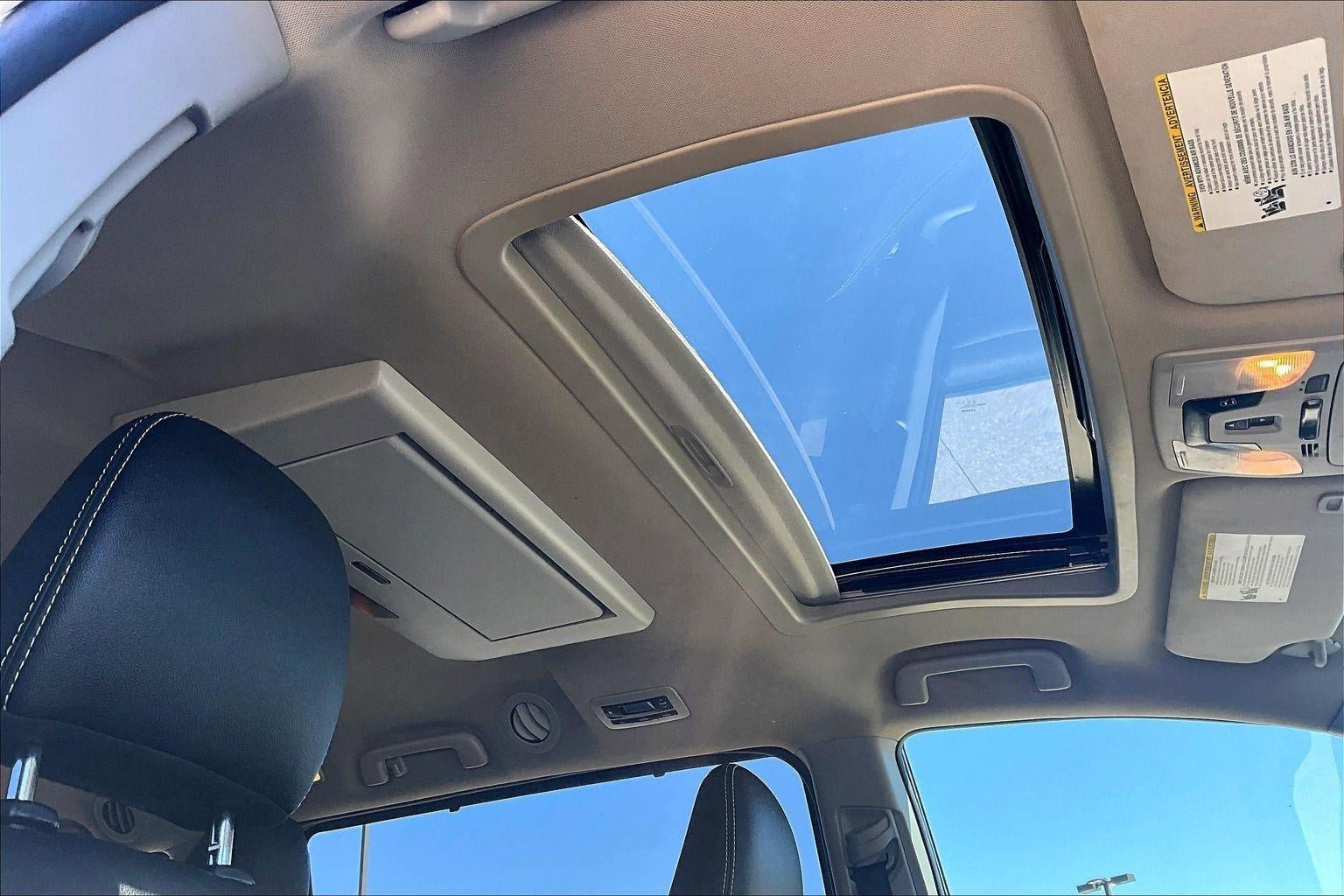 Used 2018 Toyota Sienna SE Premium w/ Carpet Mat Package FWD image 26