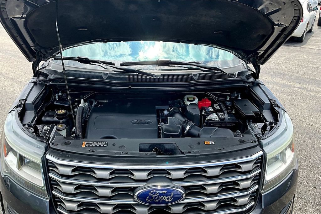 Used 2017 Ford Explorer XLT AWD/4WD image 32