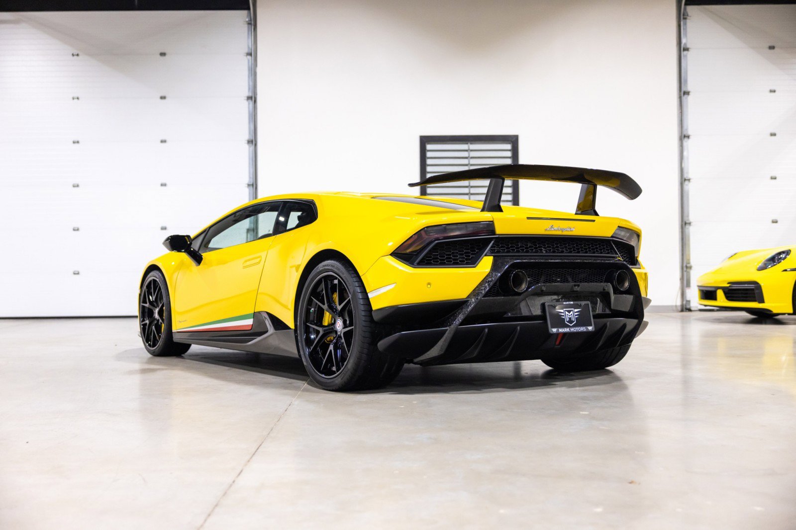 Used 2018 Lamborghini Huracan Performante AWD/4WD image 6