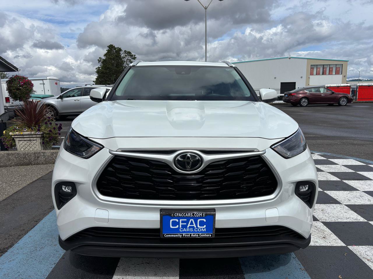 Used 2022 Toyota Highlander XLE AWD/4WD image 8