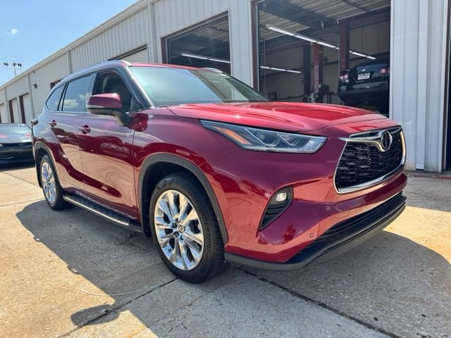 Used 2025 Toyota Highlander Limited AWD/4WD image 1