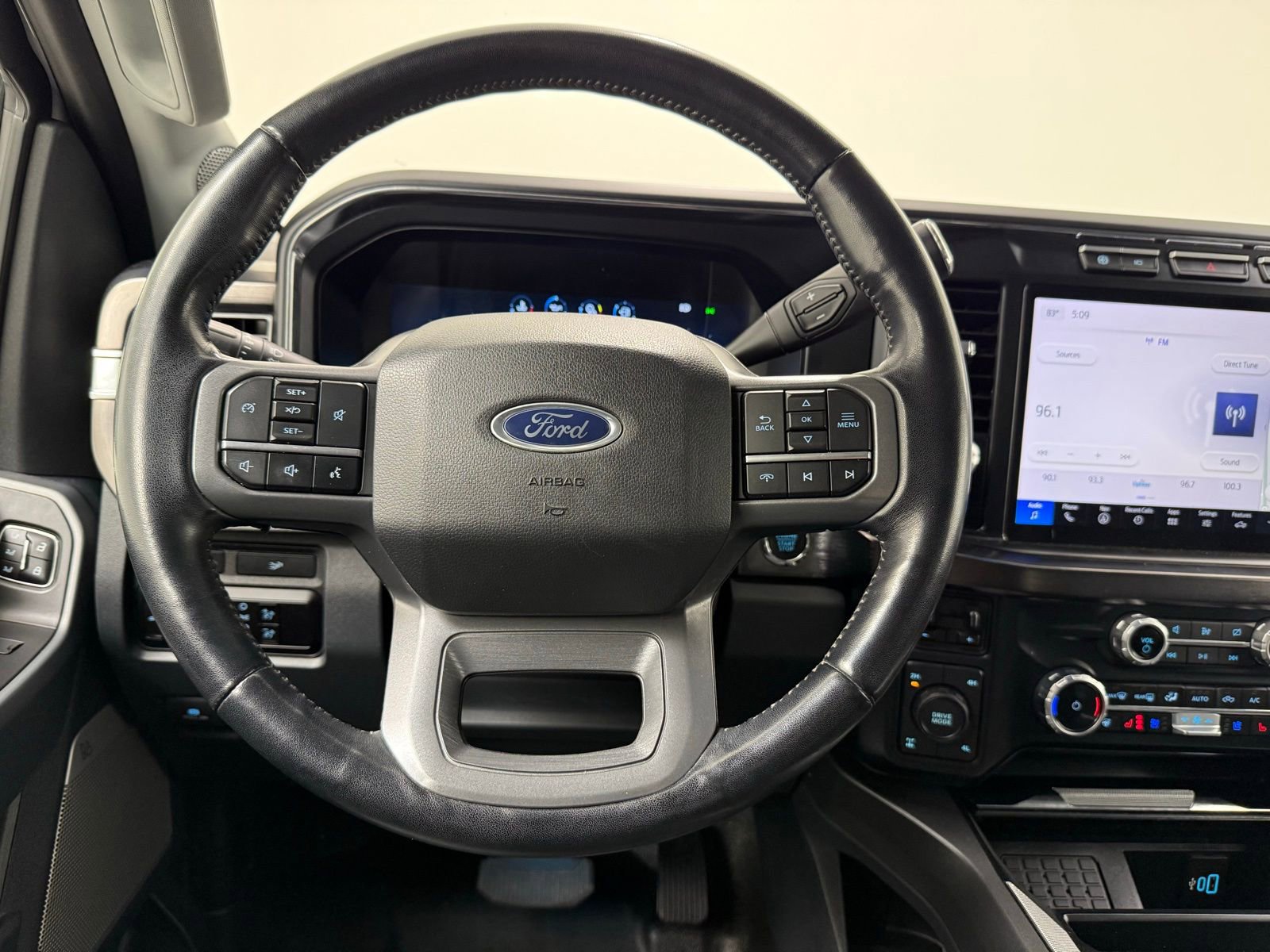 Used 2023 Ford F250 Lariat w/ FX4 Off-Road Package AWD/4WD image 29