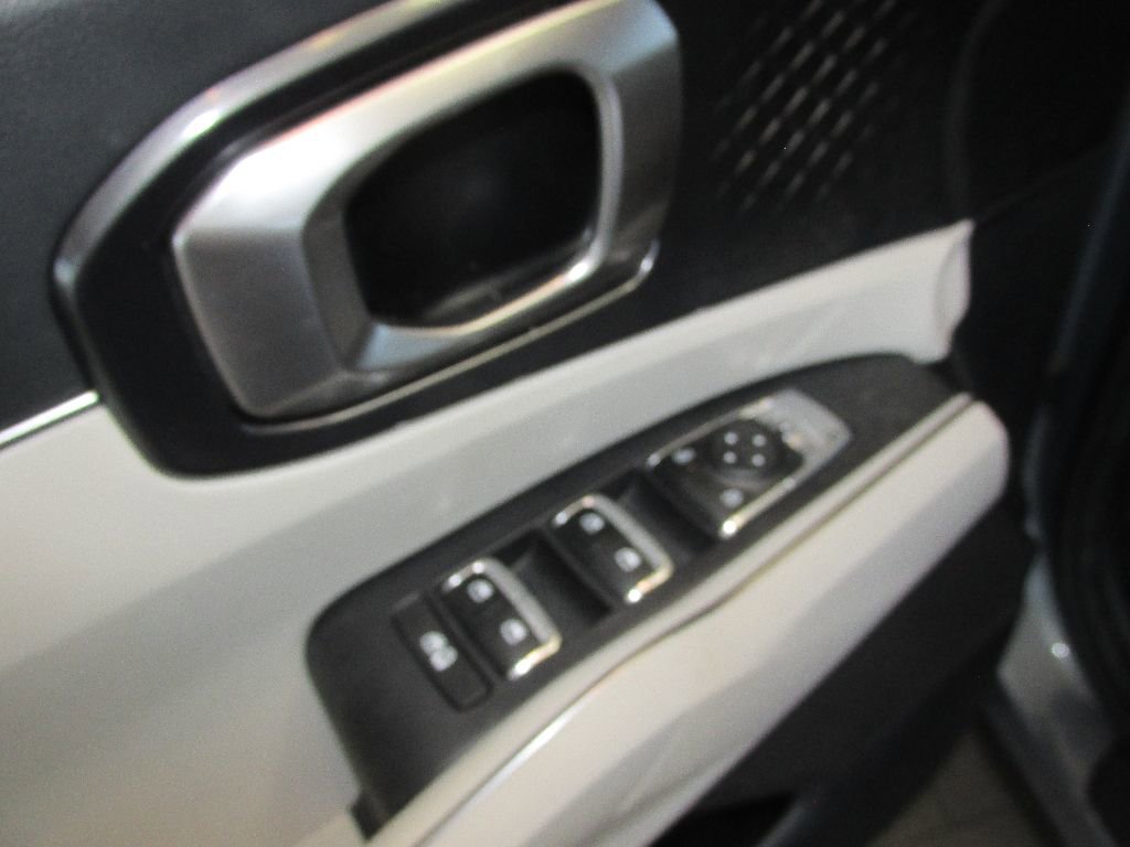 Used 2025 Kia Sorento S image 26