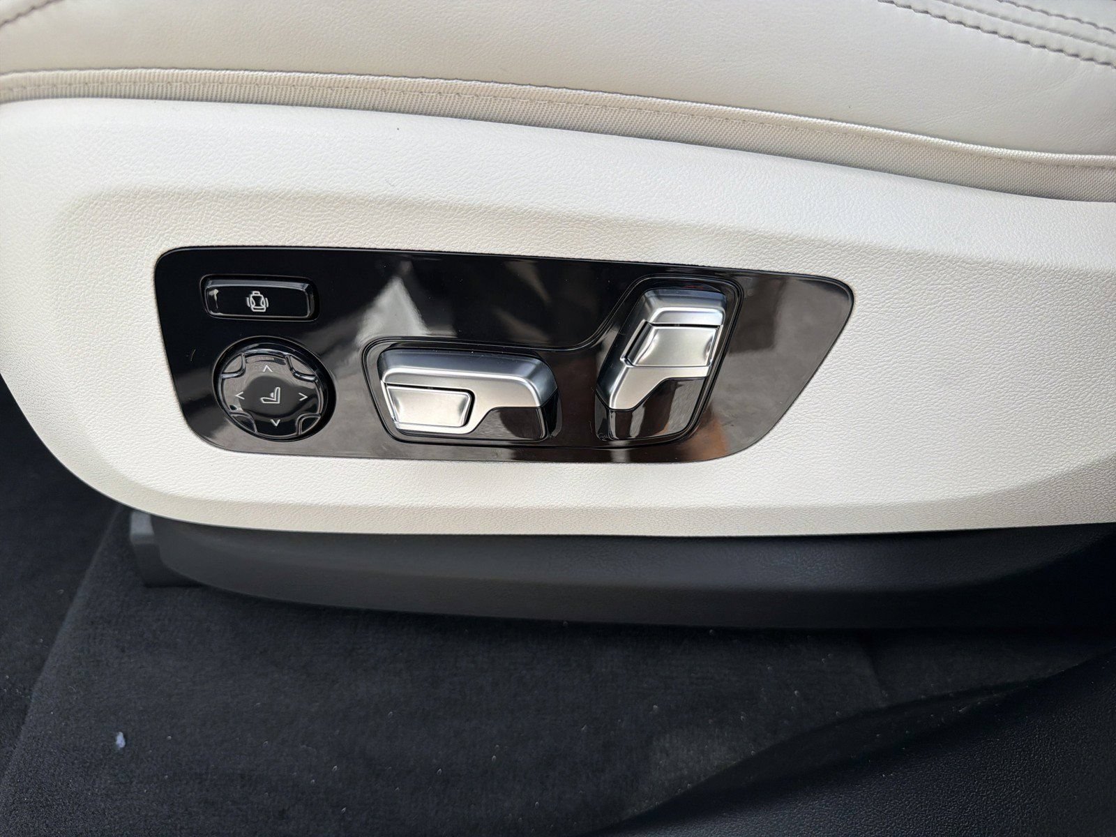 New 2027 BMW X7 M60i AWD/4WD image 26