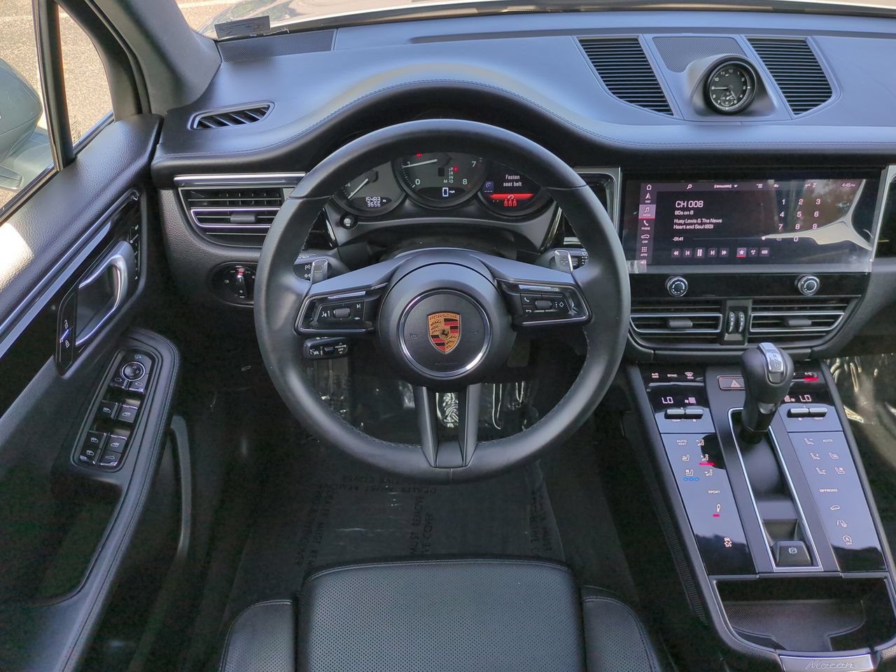 Used 2025 Porsche Macan AWD/4WD image 16