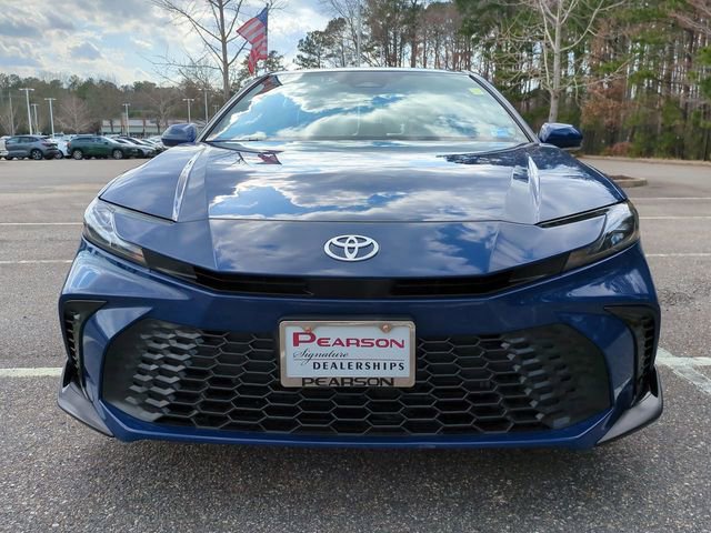 Used 2025 Toyota Camry SE FWD image 9