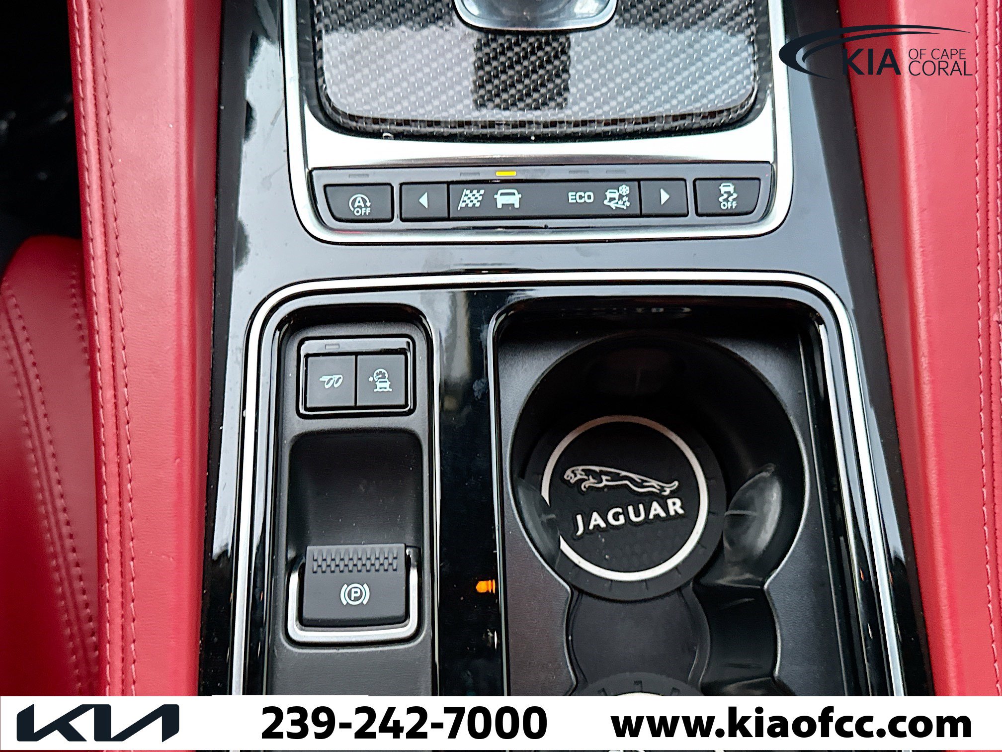 Used 2020 Jaguar F-PACE SVR image 29