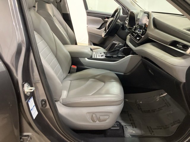 Used 2020 Toyota Highlander XLE image 29