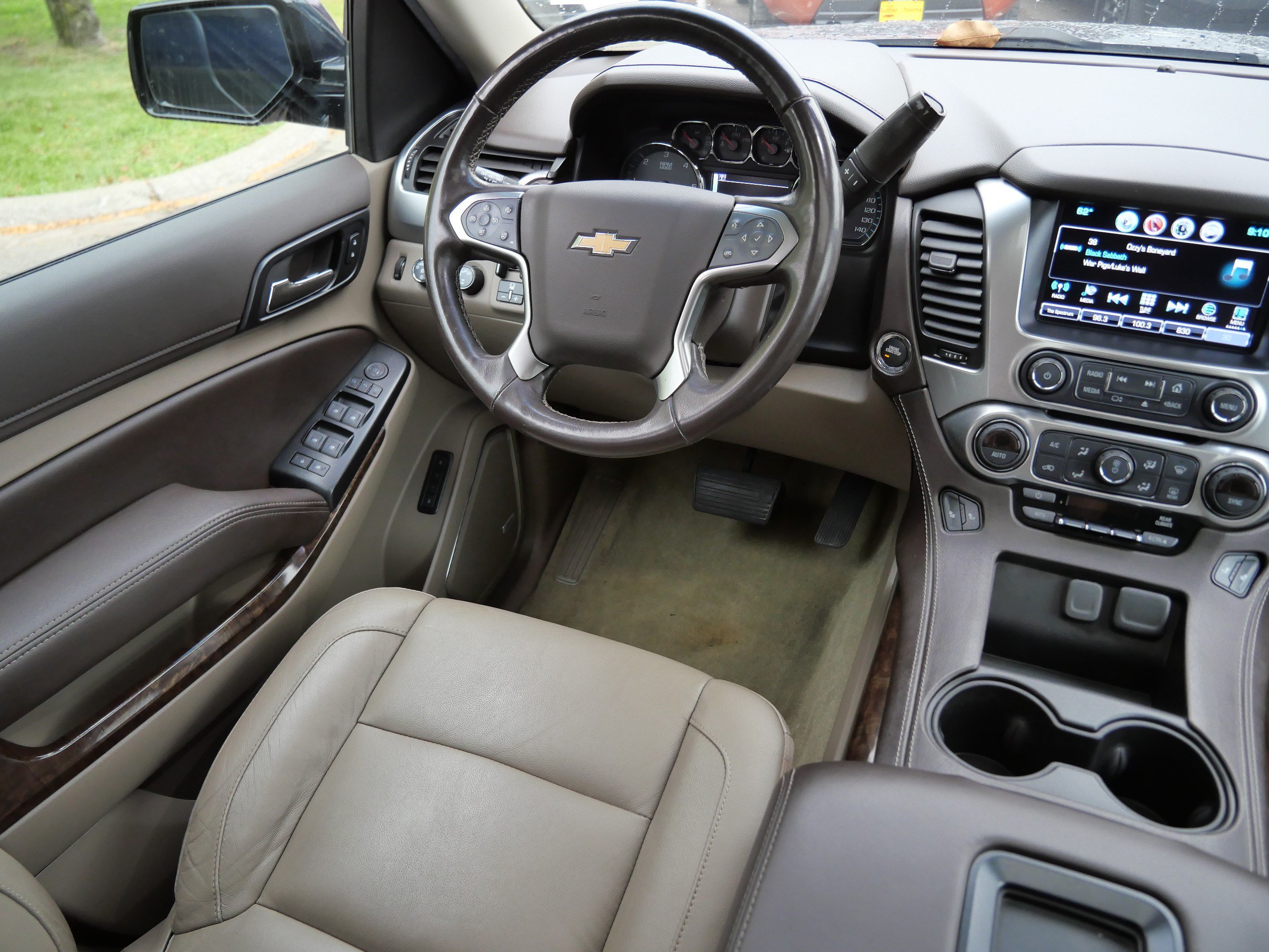 Used 2019 Chevrolet Tahoe LT w/ Luxury Package AWD/4WD image 9