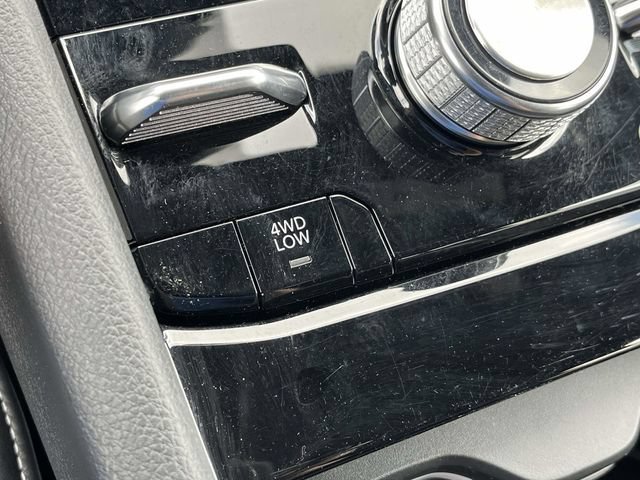 Used 2022 Jeep Grand Cherokee Overland w/ Luxury Tech Group IV AWD/4WD image 36
