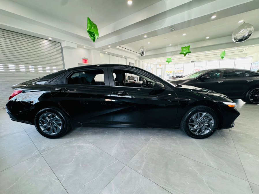 Used 2024 Hyundai Elantra SEL FWD image 9
