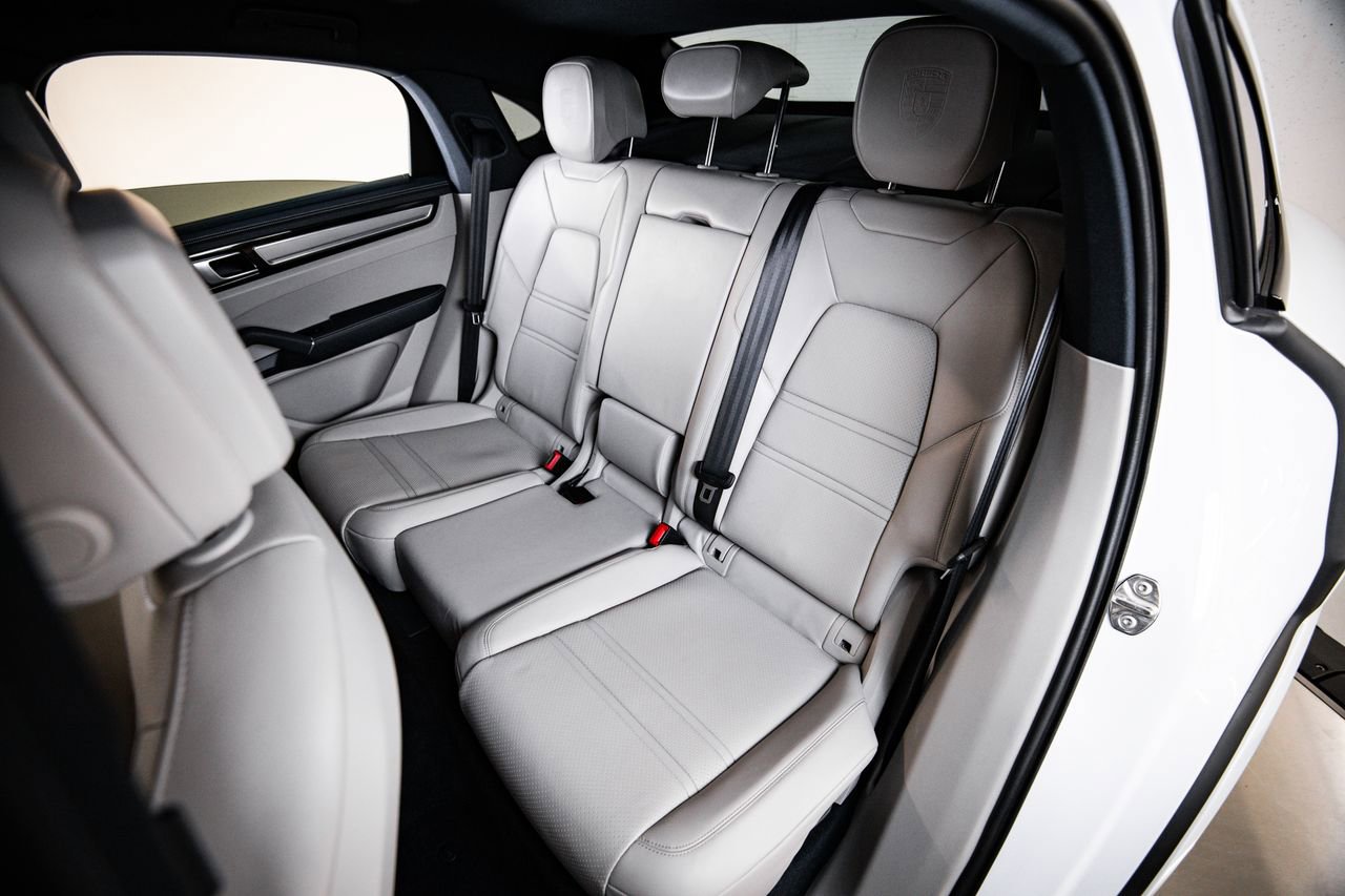 Certified 2023 Porsche Cayenne Platinum Edition AWD/4WD image 24