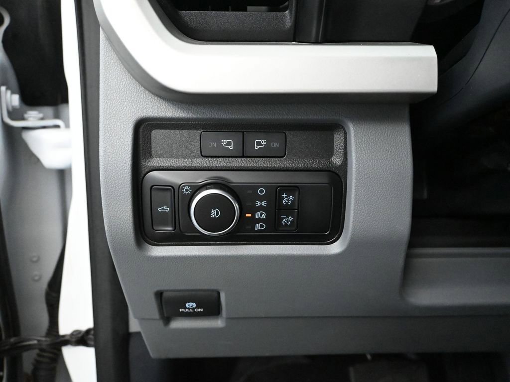 Used 2024 Ford F350 XLT w/ FX4 Off-Road Package image 31