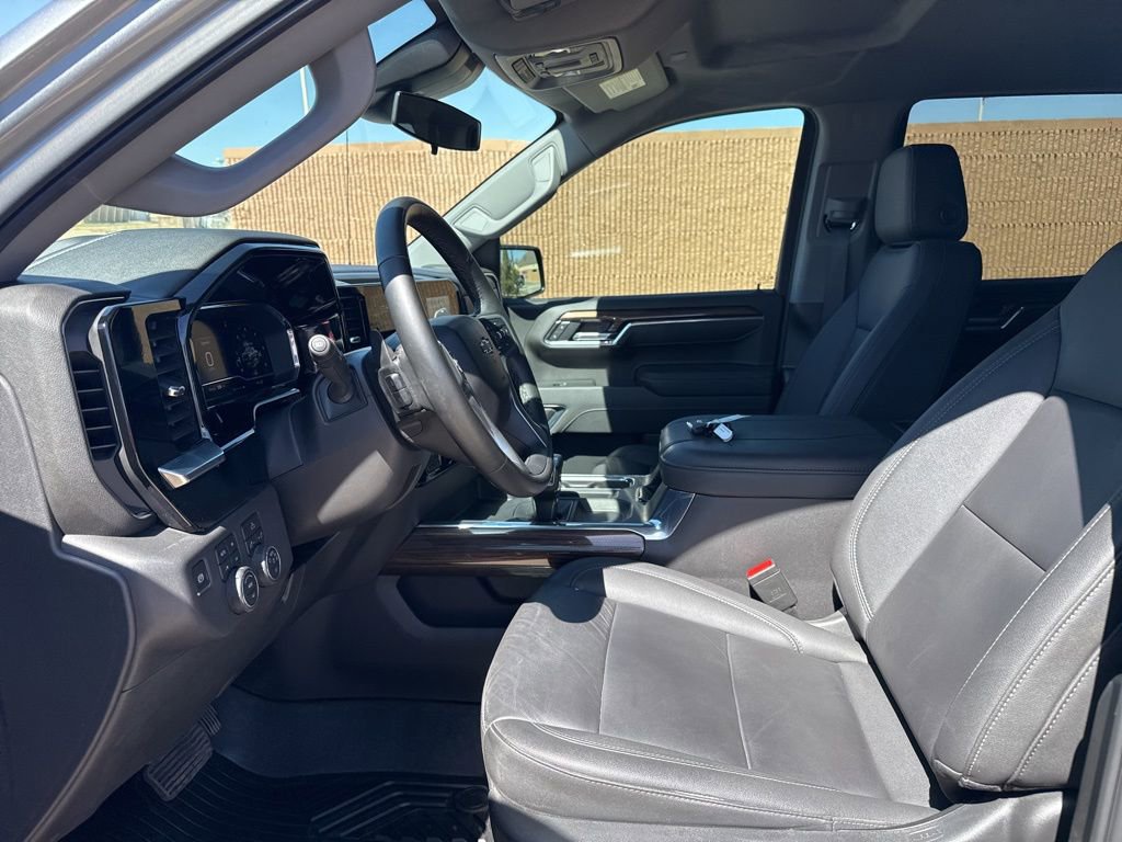 Used 2025 Chevrolet Silverado 1500 LT Trail Boss w/ Convenience Package II image 9