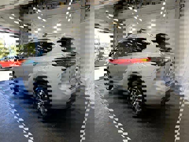 Used 2022 Toyota Highlander XLE image 2