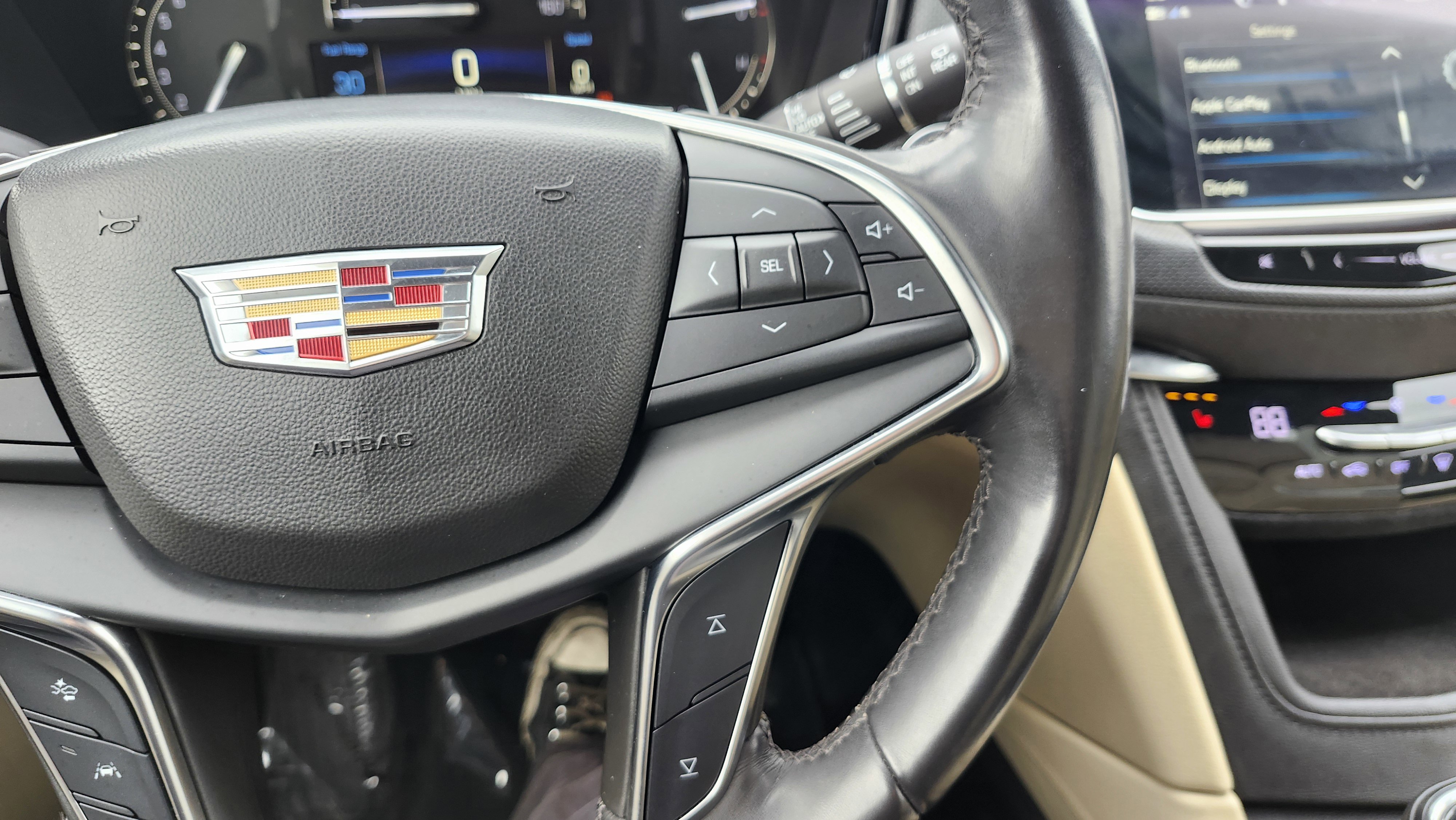 Used 2018 Cadillac XT5 Luxury w/ Driver Awareness Package image 36