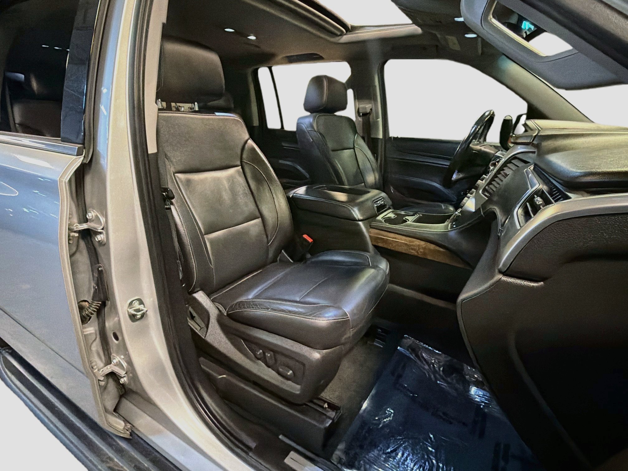 Used 2018 Chevrolet Suburban LT AWD/4WD image 32