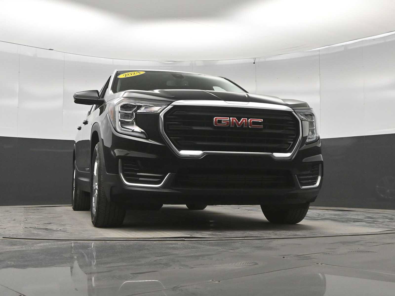 Used 2024 GMC Terrain SLE AWD/4WD image 34