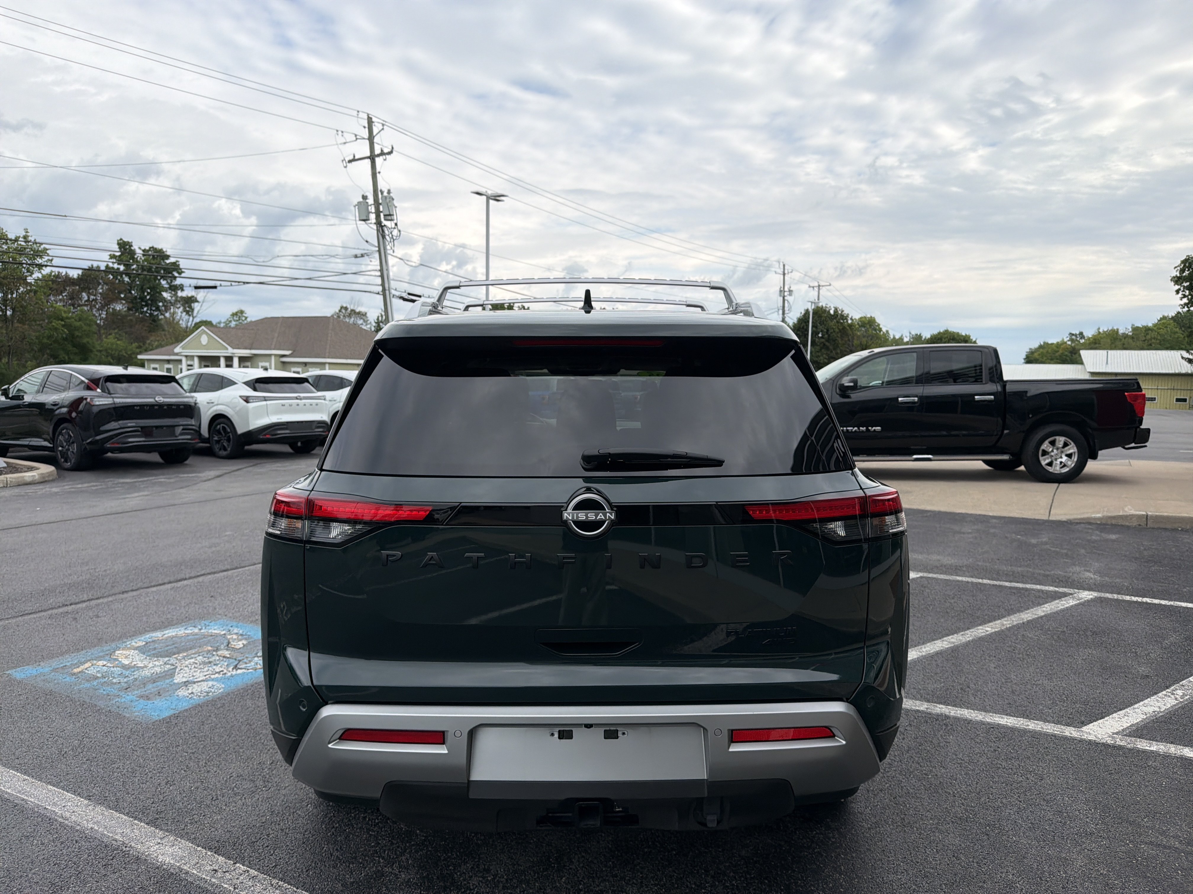 Certified 2025 Nissan Pathfinder Platinum w/ Black Appearance Package AWD/4WD image 9