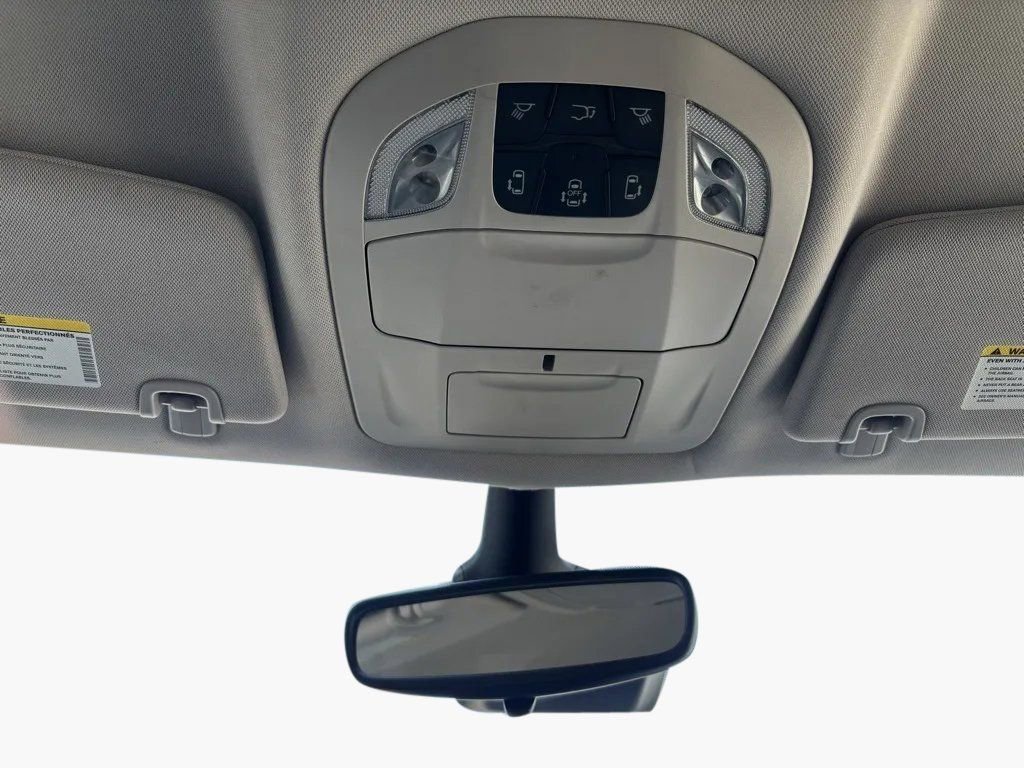 Used 2024 Chrysler Pacifica Touring-L image 17
