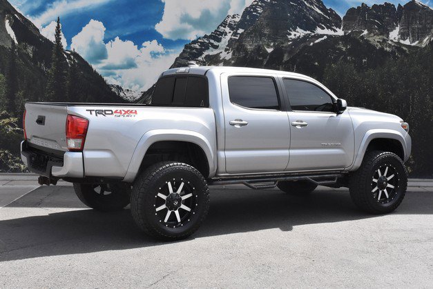 Used 2016 Toyota Tacoma TRD Sport w/ Towing Package AWD/4WD image 3