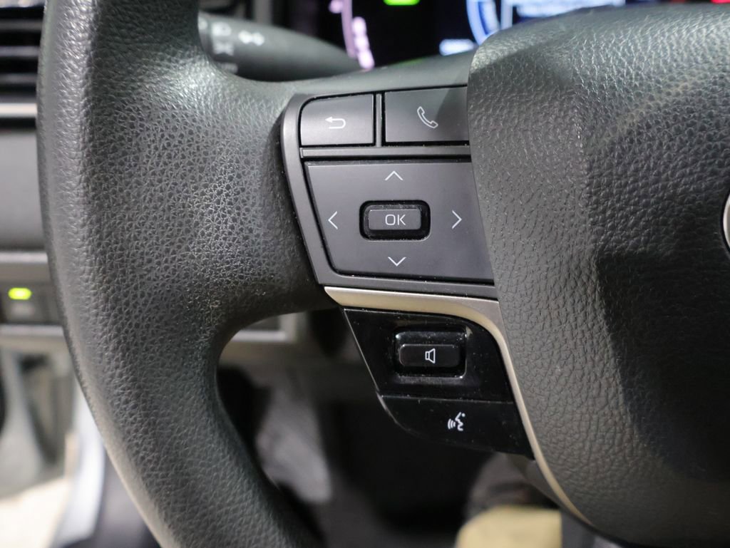 Used 2025 Toyota Camry LE image 32