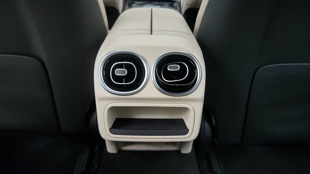 Used 2025 Mercedes-Benz C 300 Sedan image 58