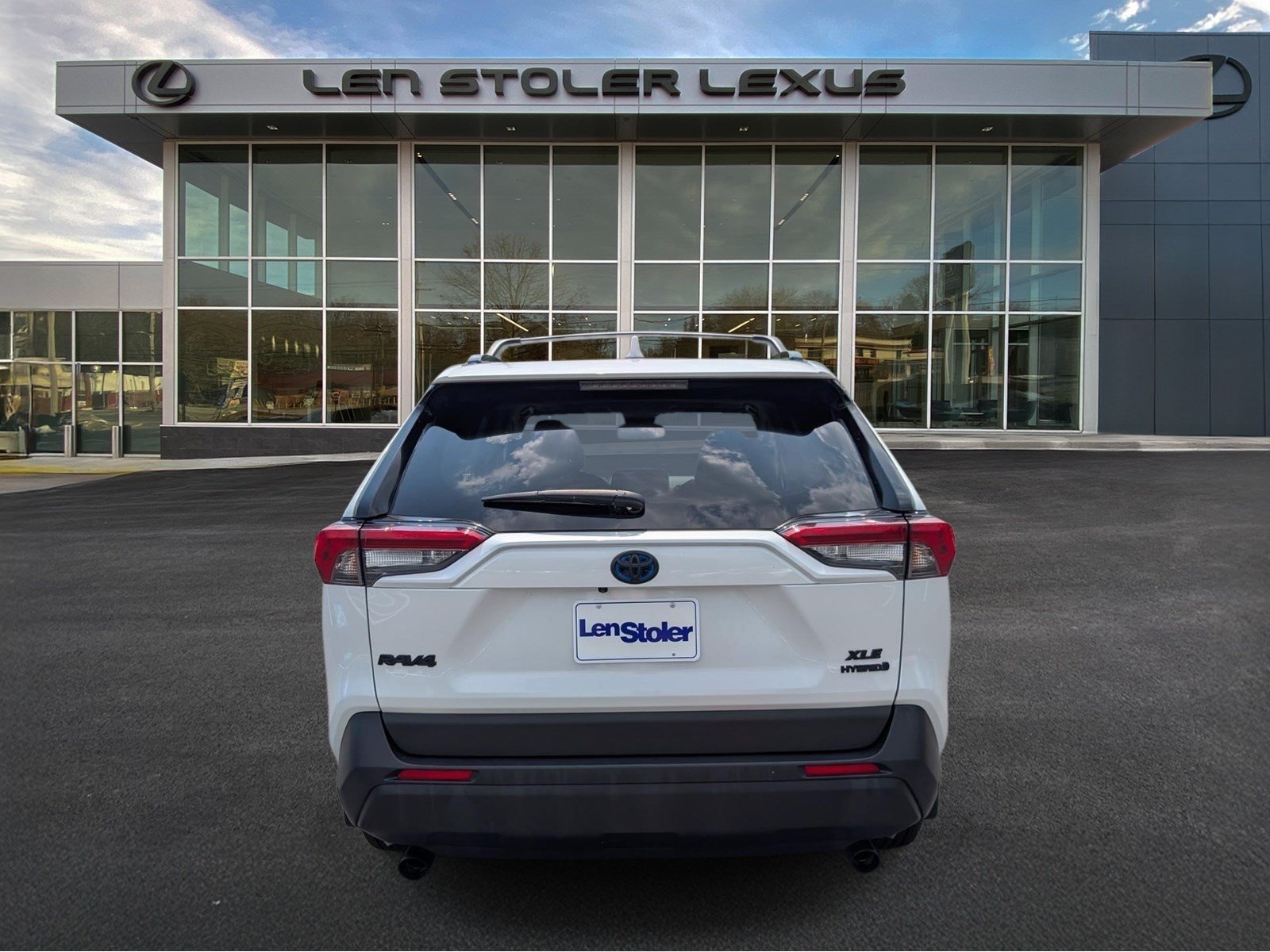 Used 2024 Toyota RAV4 XLE Premium AWD/4WD image 4