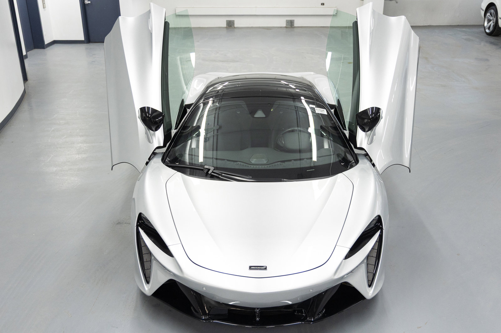 Used 2023 McLaren Artura image 13