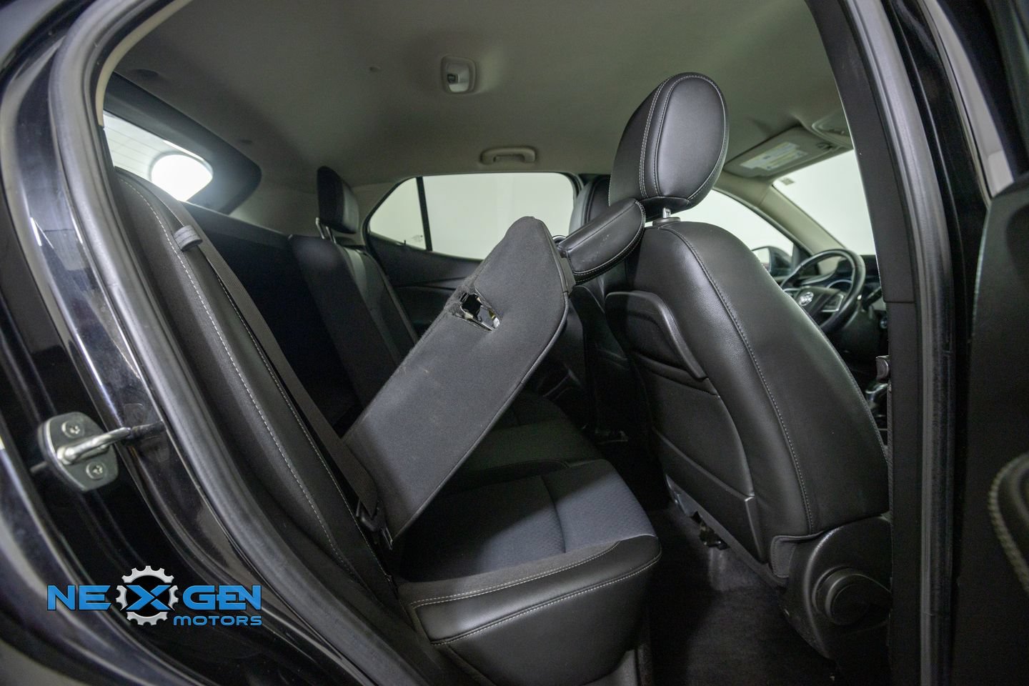 Used 2022 Buick Encore GX Preferred w/ Cold Weather Comfort Package AWD/4WD image 36