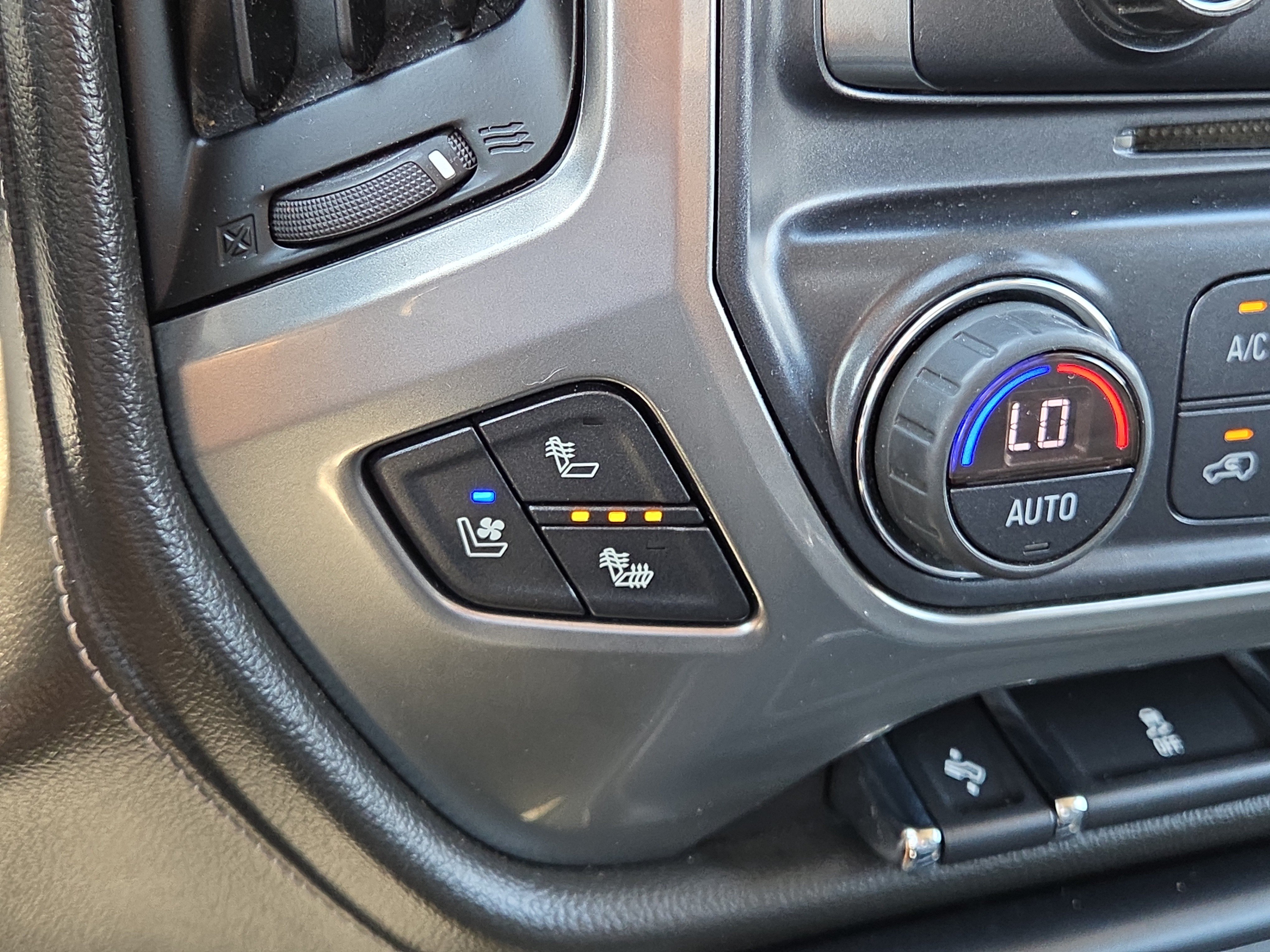 Used 2017 Chevrolet Silverado 1500 LTZ Z71 w/ LTZ Plus Package AWD/4WD image 26