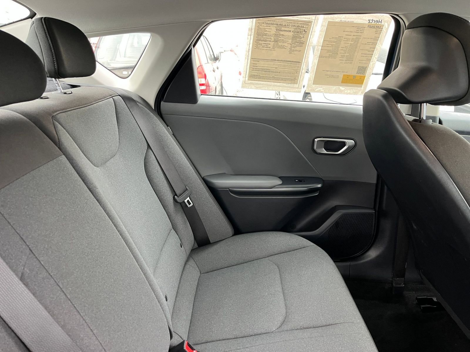 Used 2025 Kia K4 LXS image 36