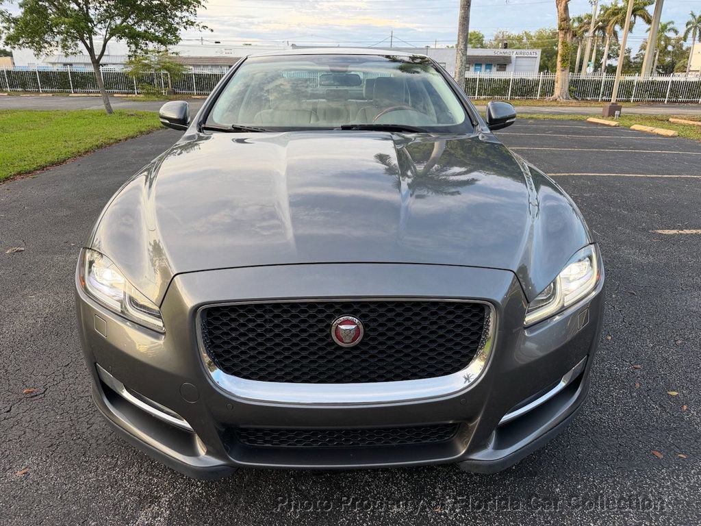 Used 2017 Jaguar XJ R-Sport image 5