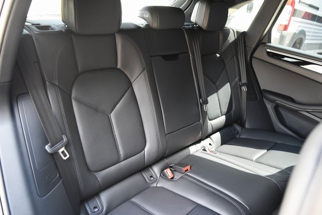 Certified 2025 Porsche Macan image 24