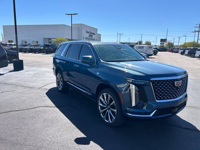 Used 2026 Cadillac Escalade Luxury w/ Touring Package AWD/4WD image 4