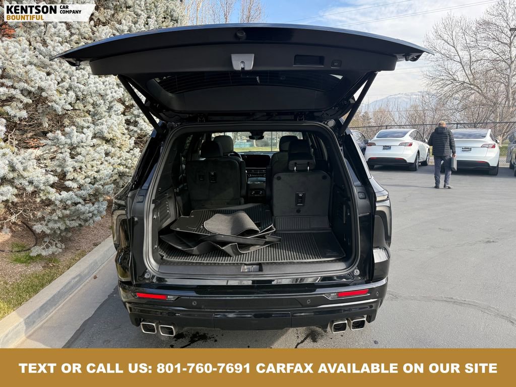 Used 2024 Chevrolet Traverse RS image 39