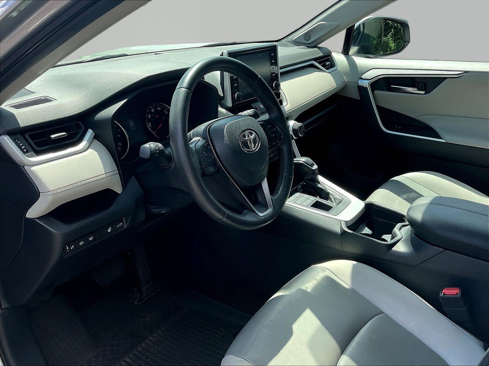 Used 2019 Toyota RAV4 XLE Premium w/ Cold Weather Package AWD/4WD image 18
