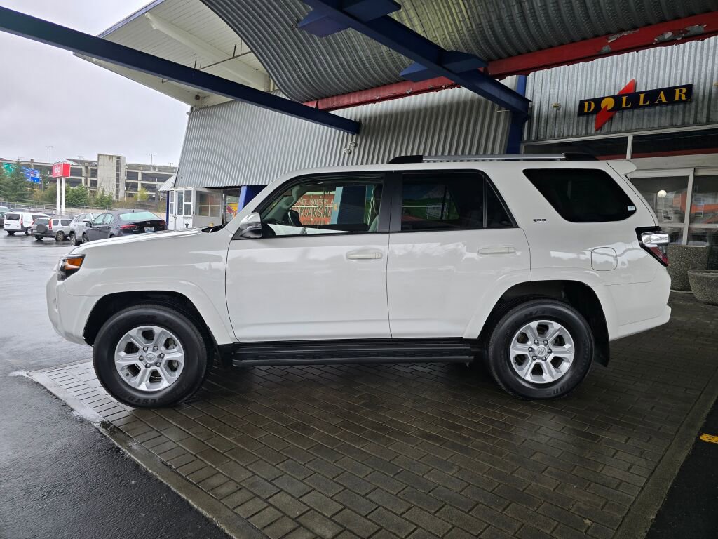 Used 2024 Toyota 4Runner SR5 Premium w/ Moonroof Package AWD/4WD image 8